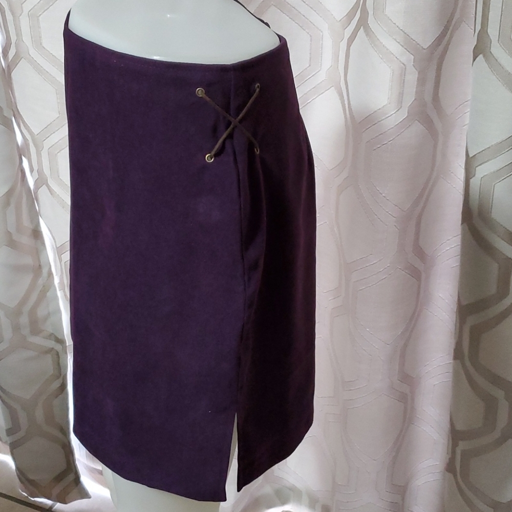 Purple faux suede skirt - Picture 2 of 5